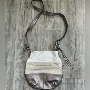 B. Makowsky Womens White & Silver Leather Stylish Crossbody Purse Bag One Size